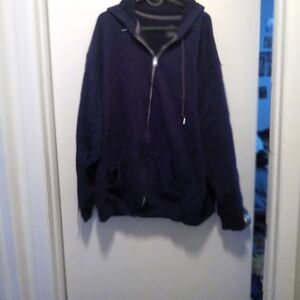 Basic hooded zip up sweatshirt